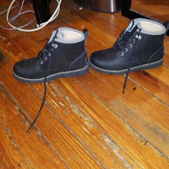 Ugg boots worn blue stain - Picture 2 of 4